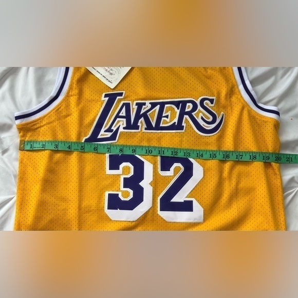 Magic Johnson Los Angeles Lakers Mitchell & Ness 1984-85 Hardwood Classic Jersey - Picture 4 of 10
